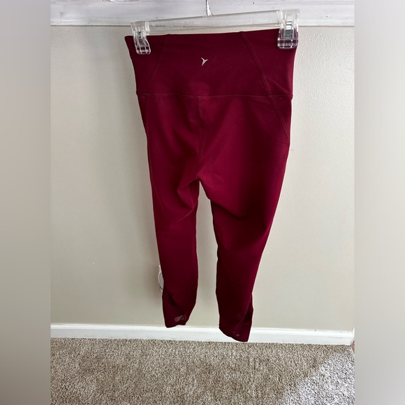 NWOT Old Navy Burgundy Red Leggings / Yoga Pants - Size S - Picture 2 of 3